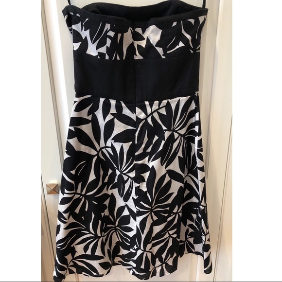 🎉HP🎉WHBM Black Strapless Tropical Print Dress - Picture 4 of 4
